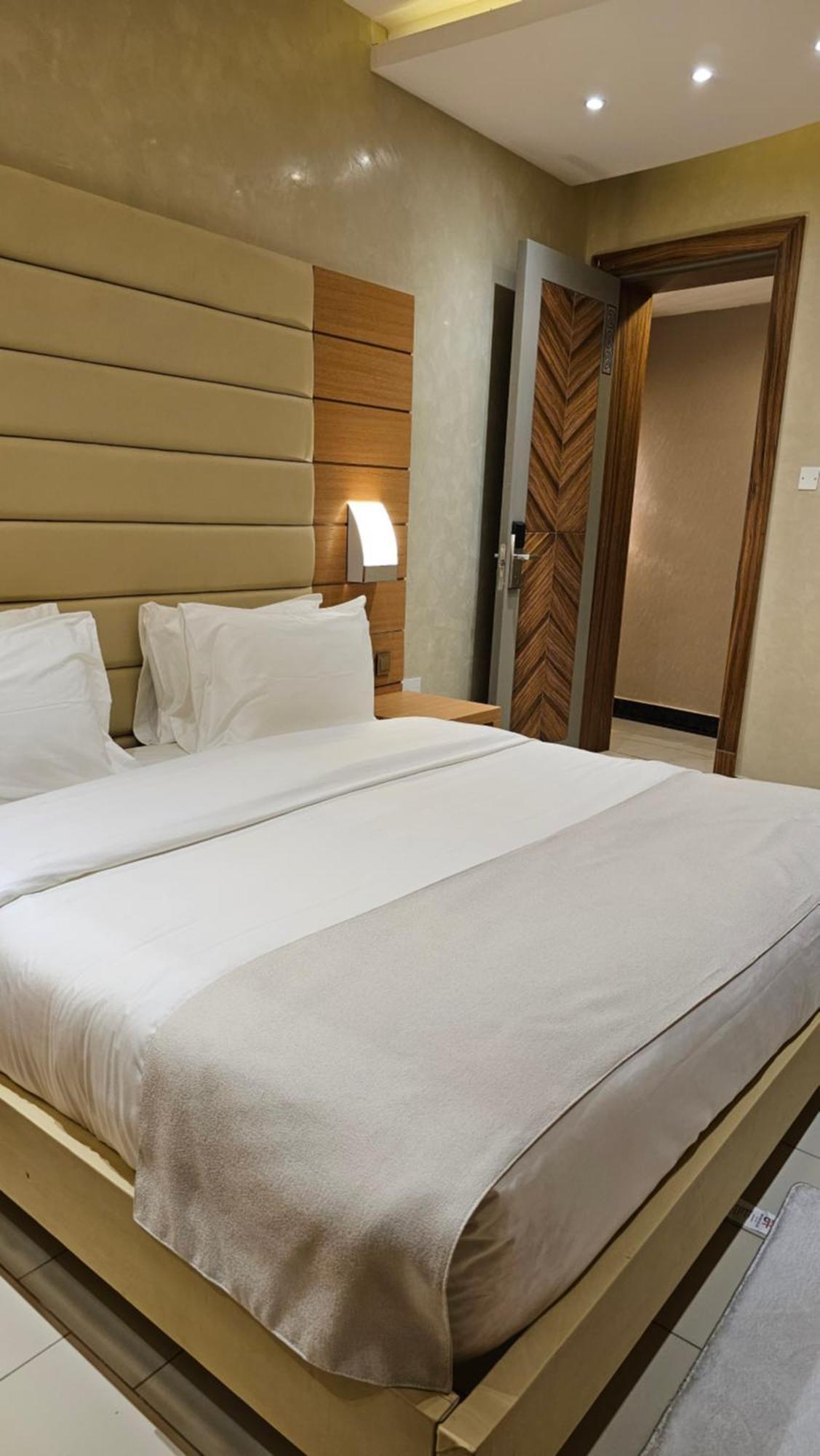 Grik Hotel - Entebbe Exteriér fotografie